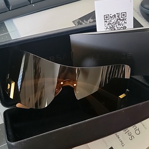 Versace NWT sunglasses - Picture 3 of 10